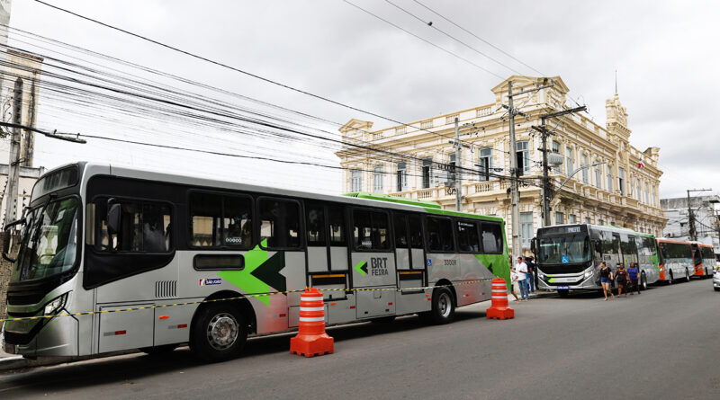 Prefeitura de Feira reforça transporte coletivo para região da Artêmia Pires com mais cinco ônibus.