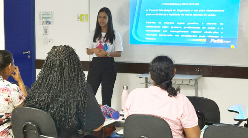 Novos agentes comunitários recebem capacitação sobre sistema de marcação de consultas e exames.