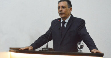 Sérgio Carneiro pede demissão da Secretaria de Mobilidade Urbana.