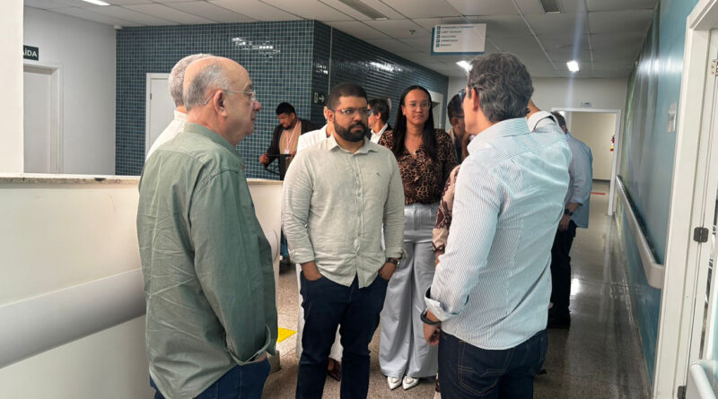 Prefeito e secretários visitam o Hospital Couto Maia, referência em modelo de parceria público-privada.