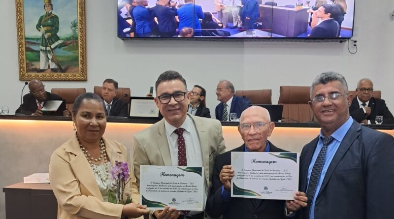 Dia do Radialista marcado por homenagens a 40 profissionais; secretário Joilton Freitas recebe honraria.