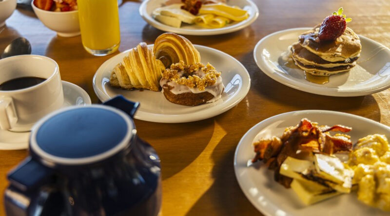 Finais de semana: NH Feira de Santana lança experiência de café da manhã com vista panorâmica no rooftop do hotel.