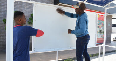 Prefeitura instala novos abrigos de ônibus com acessibilidade e tecnologia.