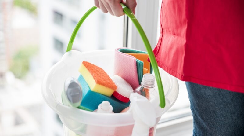 Especialista alerta: misturas caseiras de limpeza podem liberar gases tóxicos e colocar vidas em risco.