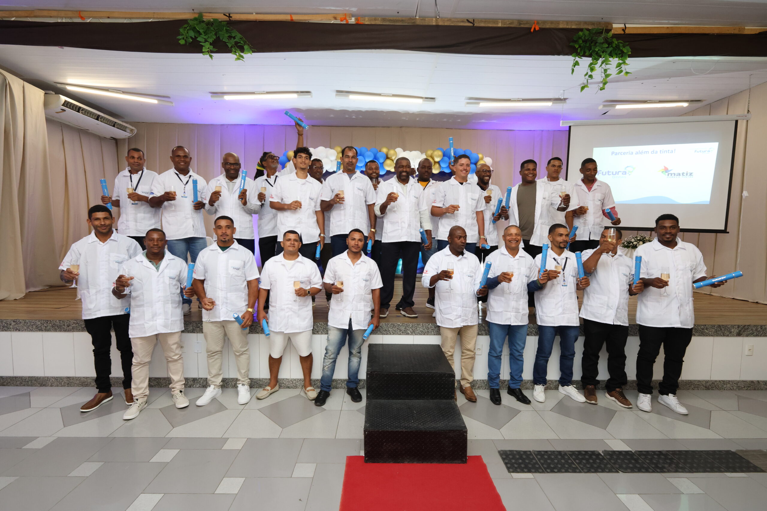 Pintores formados em Feira de Santana encerram curso com ação solidária na AAPC.