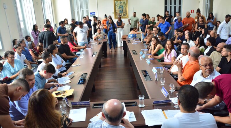 Prefeitura de Feira empossa 51 novos agentes de combate às endemias.