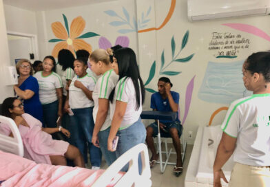 Casa de Parto Natural recebe estudantes de enfermagem em visita técnica sobre parto humanizado.