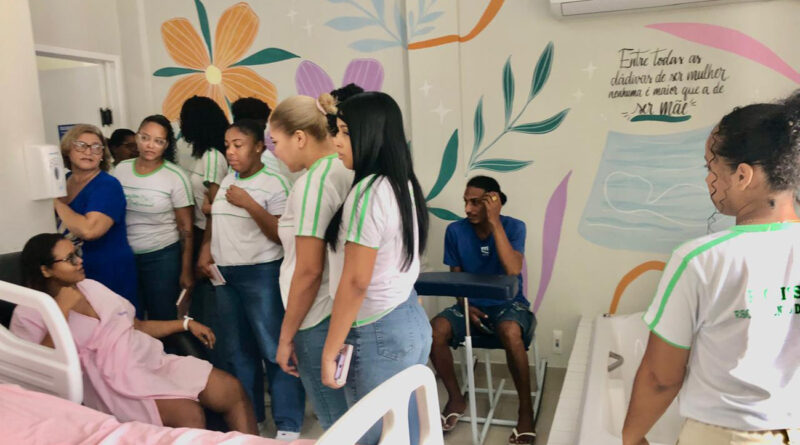 Casa de Parto Natural recebe estudantes de enfermagem em visita técnica sobre parto humanizado.