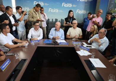 Prefeito José Ronaldo assina decreto para desapropriação de área onde será instalado novo Centro Administrativo.
