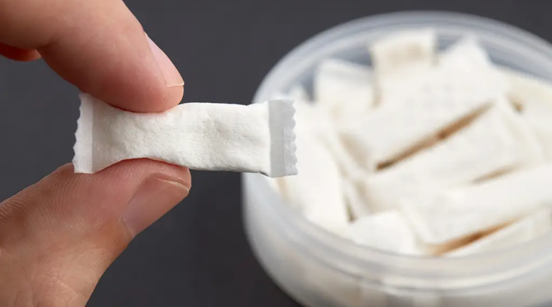 Sachês de nicotina podem causar lesões na gengiva e até perda dentária.