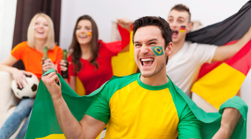 Coração de torcedor sofre mesmo? Especialista explica o que acontece no organismo durante uma partida decisiva.