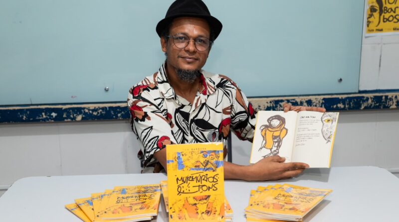 “Murmúrios e Tons”: Tom Barbosa transforma trajetória musical em audiolivro e obra poética ilustrada. “Murmúrios e Tons”: Tom Barbosa transforma trajetória musical em audiolivro e obra poética ilustrada.