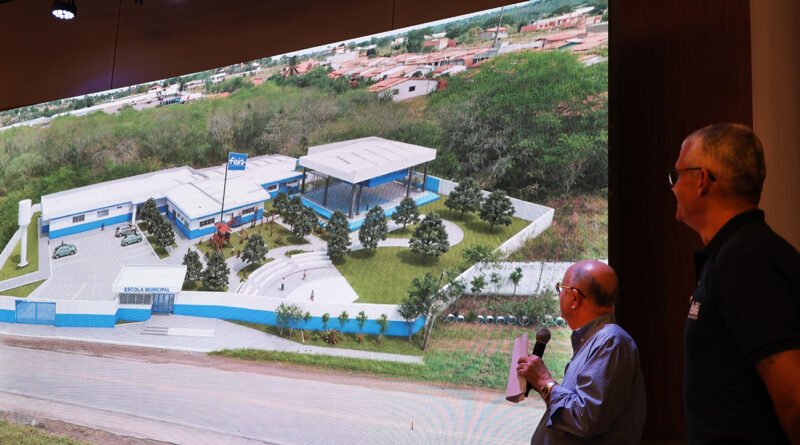 Prefeito José Ronaldo anuncia investimento superior a R$ 126 milhões na educação.