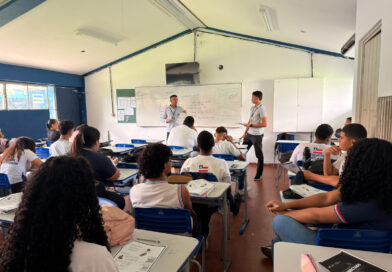 Parceria entre SENAI Bahia e Junior Achievement amplia oportunidades de qualificação para jovens da rede pública