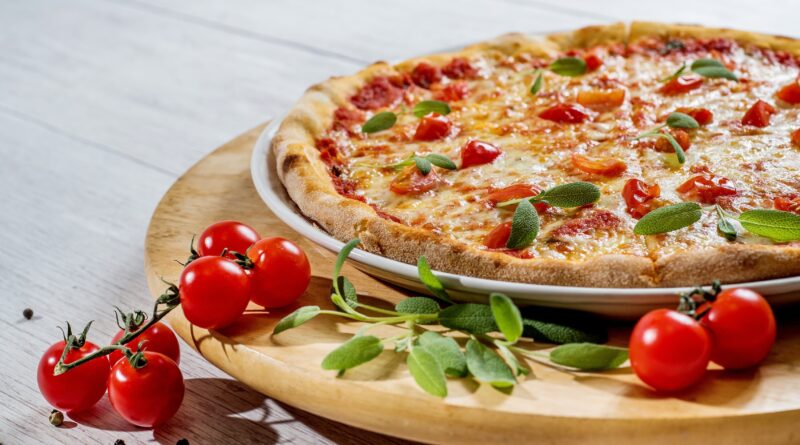 No Dia da Pizza, entenda como essa tradição nacional pode caber na dieta.