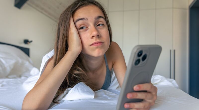 Medo de ficar de fora: como a FOMO pode afetar autoestima, sono e qualidade de vida