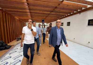 Bruno Reis e Zé Cocá são recebidos por Wilson Cardoso para visita às obras de modernização da UPB e destacam união do municipalismo baiano