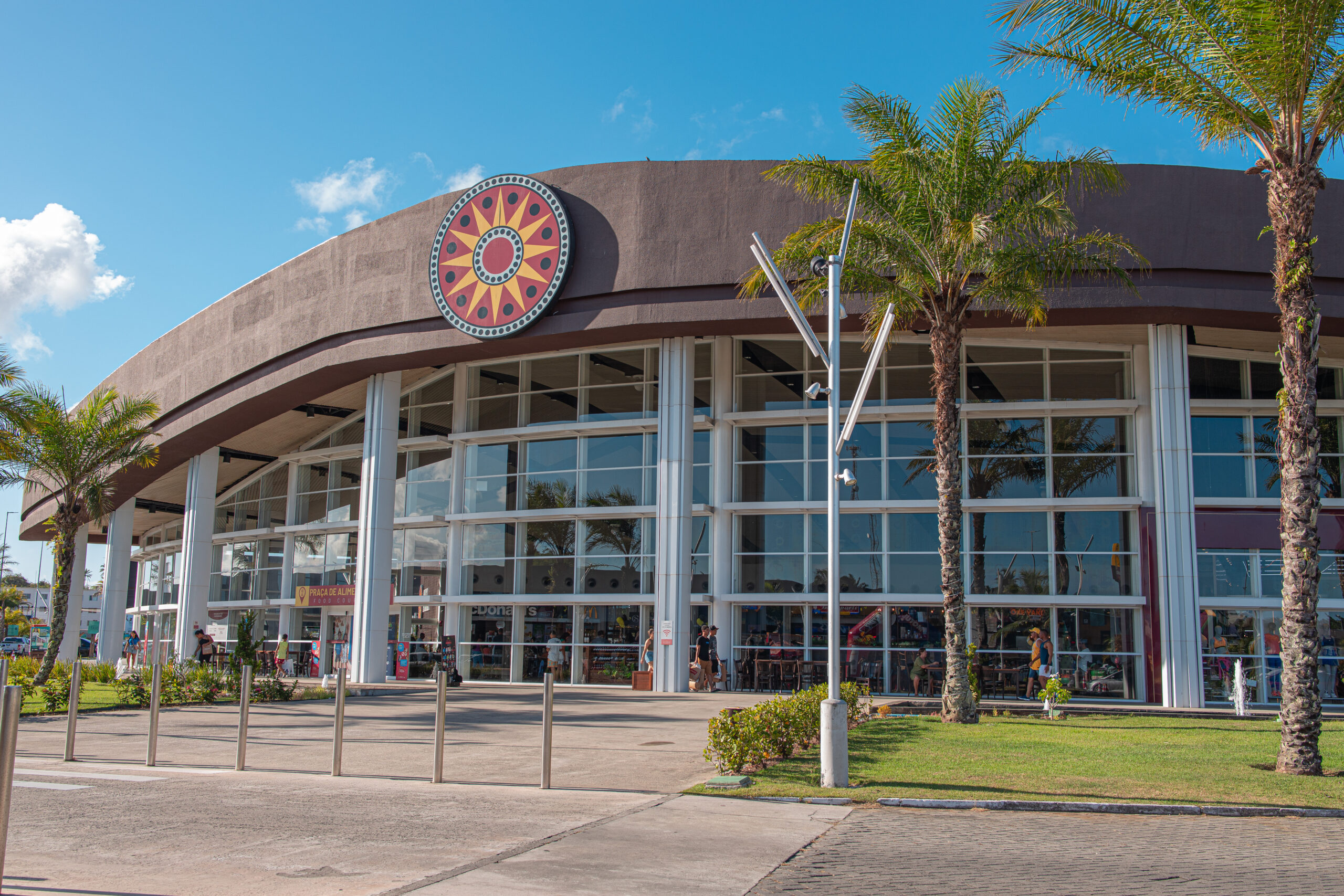 Outlet Premium Salvador, Lupo e Alpha Fitness promovem manhã de bem-estar e alta performance com uma série de atividades físicas abertas ao público.