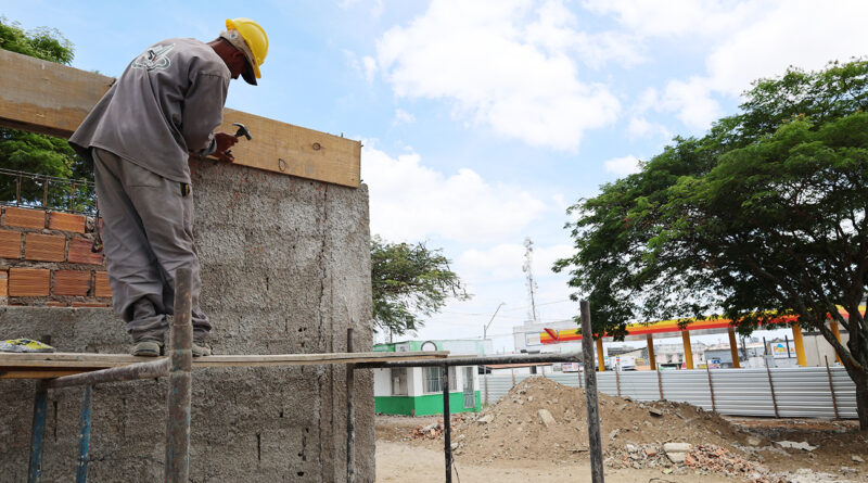 Praça do Fórum passa por obras de requalificação em Feira de Santana
