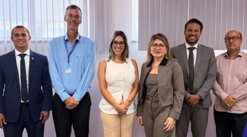 Diretoria da OAB Feira se reúne com magistrada da 4ª Vara Cível de Feira de Santana